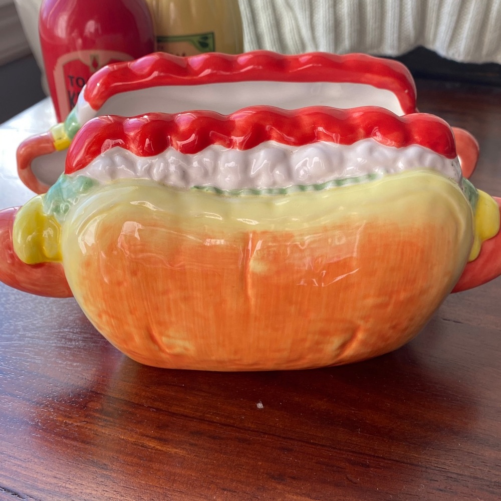 Vintage Hot Dog Napkin Holder w/Mustard and Ketchup Bottle Salt/Pepper Set - Picture 9 of 10